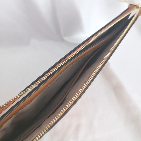 New MICHAEL KORS Center Stripe Daniela Leather Zip Large Wristlet Clutch ACORN